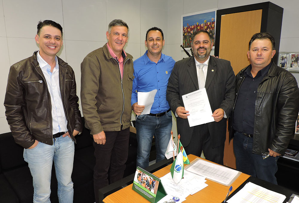 Lidianópolis e Godoy Moreira no gabinete do deputado Artagão Júnior